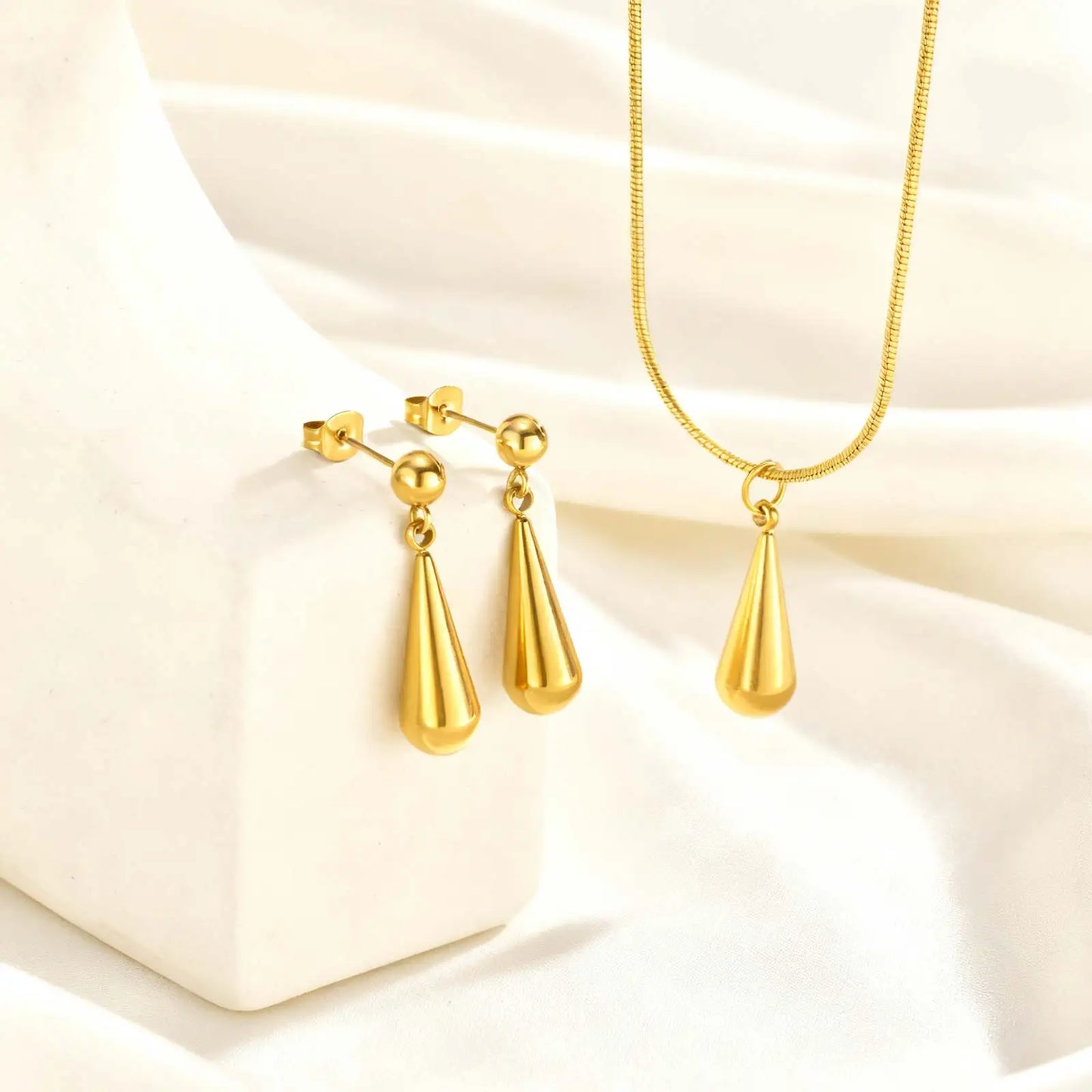 Conjunto Colar e Brincos Gota de Água | Ouro