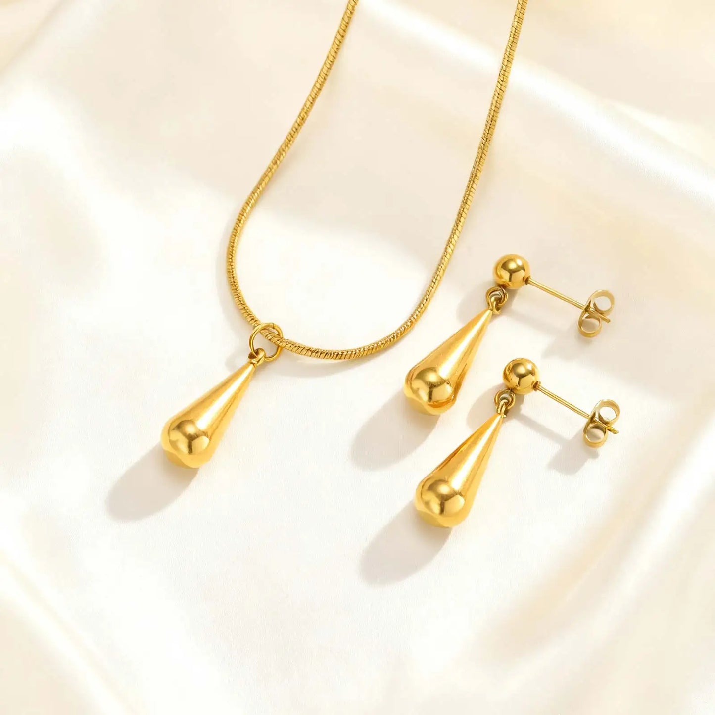 Conjunto Colar e Brincos Gota de Água | Ouro